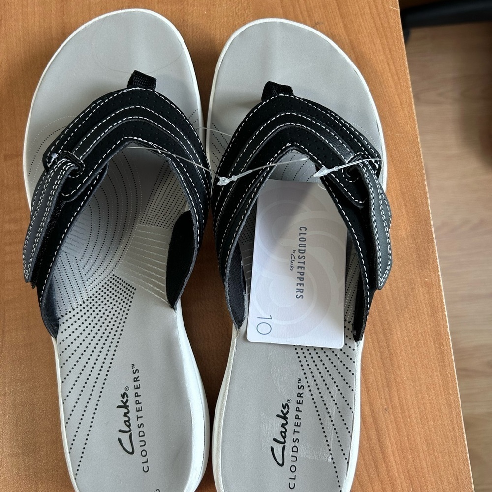 New Clarks Sandals cloudsteppers woman’s size 10 comfortable cushioned shoes - Picture 2 of 5